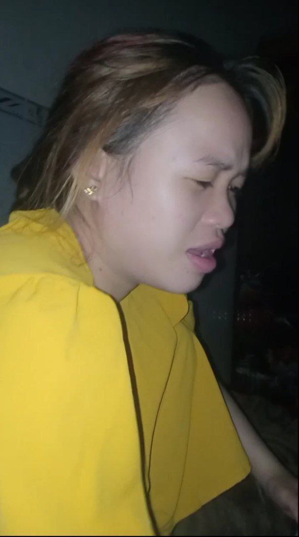 Anh trai đòi mách má khi phát hiện em kế chụp ảnh sex gửi bạn trai