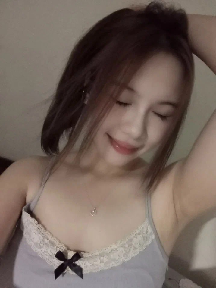 Má kế dọn dẹp nhà mà cứ thế này cậu con trai chịu sao nổi